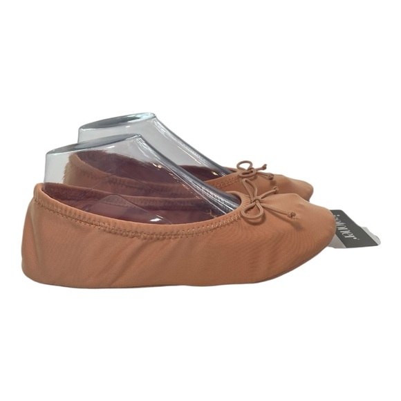 isotoner Shoes - Isotoner Eco comfort Memory Foam Sand Color Slippers Women’s Sz Large (8-9) NWT